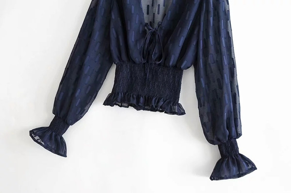 Bluză de damă elegantă cu cravate în albastru