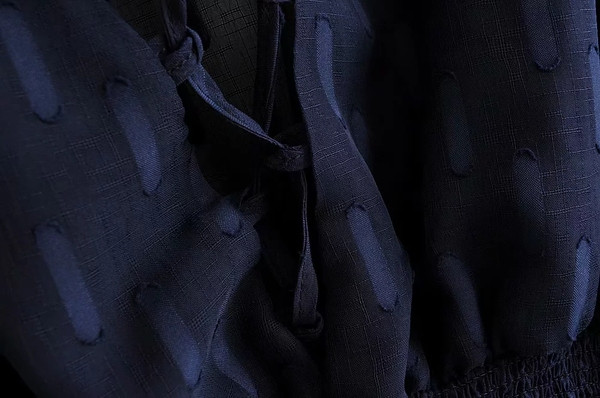 Bluză de damă elegantă cu cravate în albastru