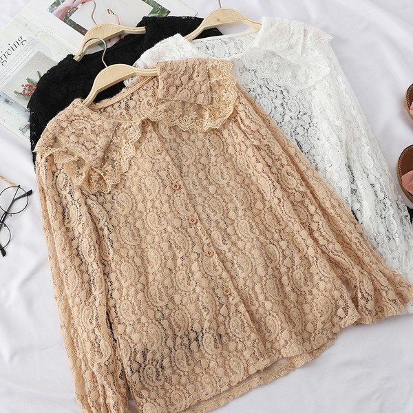 Cămașă de damă din dantelă cu nasturi în negru, alb și bej