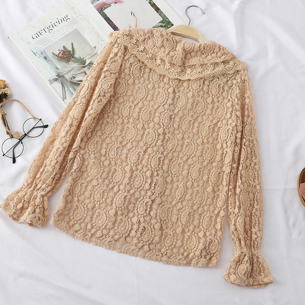 Cămașă de damă din dantelă cu nasturi în negru, alb și bej