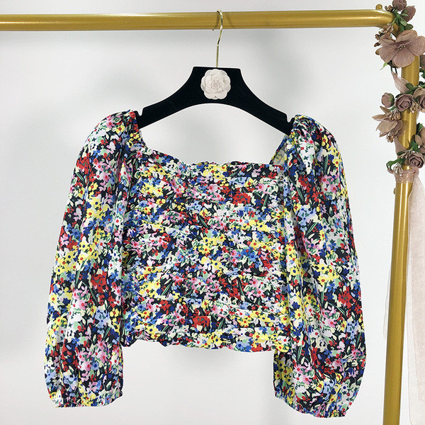 Bluză de damă cu decolteu pătrat și mâneci 3/4