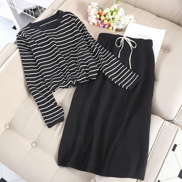 Set casual dama care include o bluza si o fusta lunga in doua culori