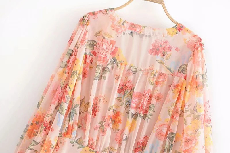 Bluza de dama cu model floral si decolteu in V