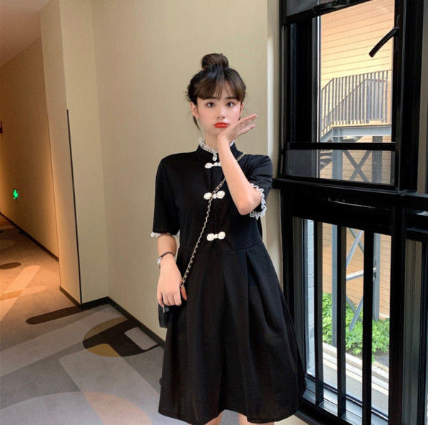 Női alkalmi ruha - szabású modell fekete színben