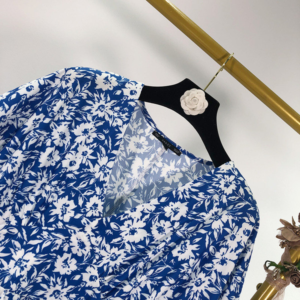 Rochie lunga de dama cu model floral si maneci scurte