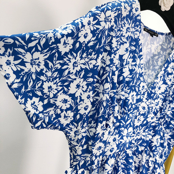 Rochie lunga de dama cu model floral si maneci scurte