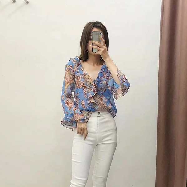 Cămașă modernă de damă cu mâneci lotus de culoare albastră