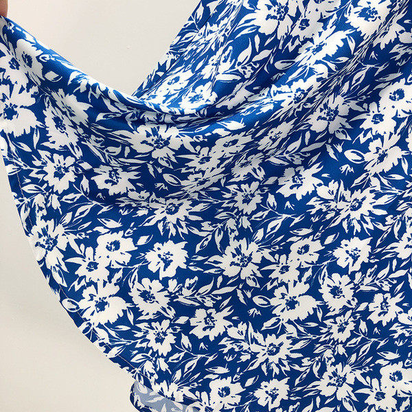 Fusta lunga dama - model lat in albastru cu model