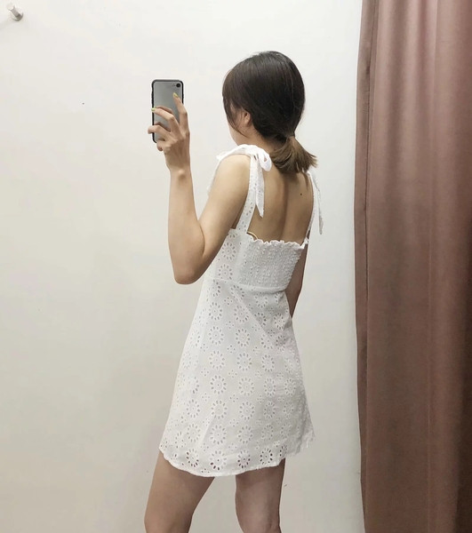 Rochie de dama moderna cu bretele si nasturi in alb