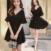 Aktuális női rövid ruha fekete színben - szabású modell