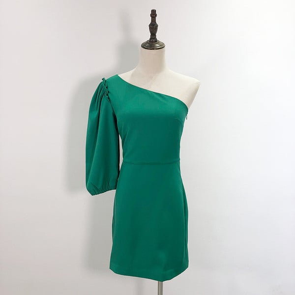 Rochie de dama de actualitate cu umar gol de culoare verde