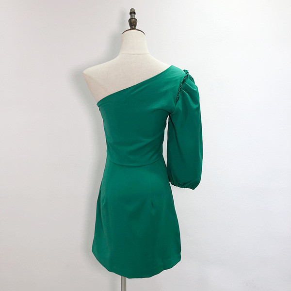 Rochie de dama de actualitate cu umar gol de culoare verde