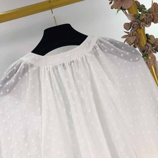 Cămașă de damă modernă din tul de culoare albă