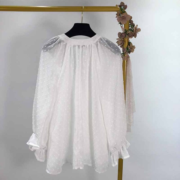 Cămașă de damă modernă din tul de culoare albă