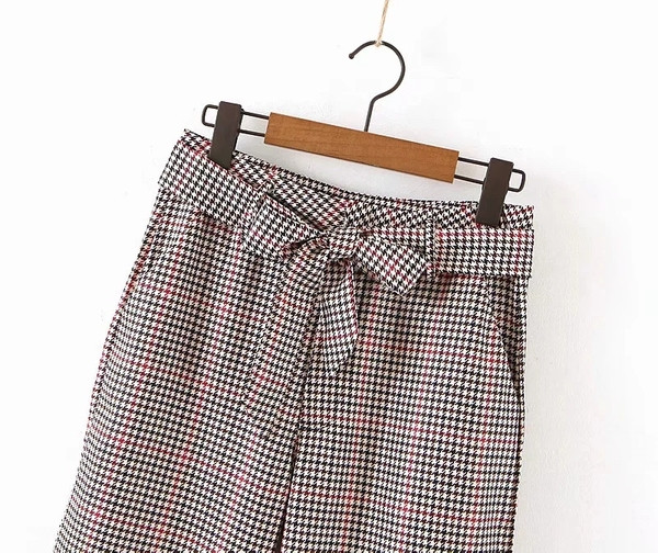 Pantaloni de dama in carouri cu talie inalta si curea