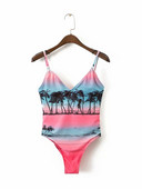 Costum de baie complet modern, cu bretele subțiri și model colorat