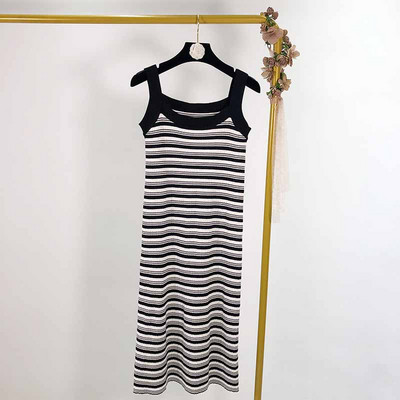 Rochie lunga cu bretele subtiri din tricot