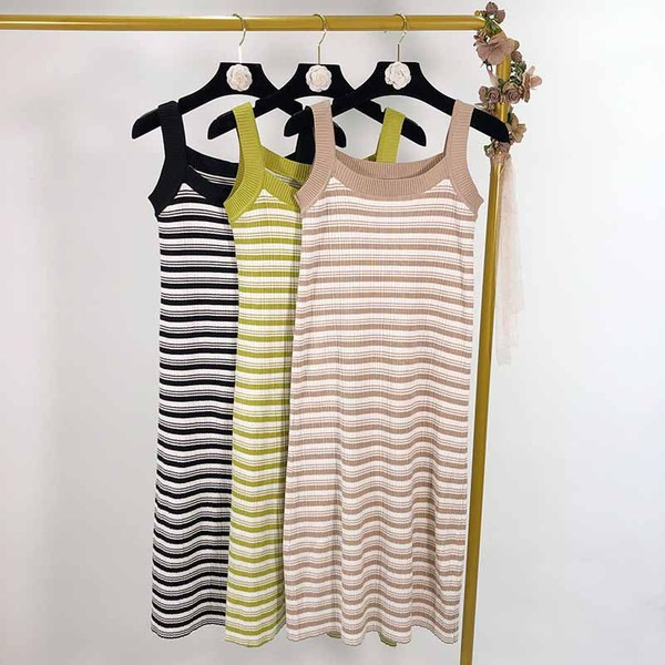 Rochie lunga cu bretele subtiri din tricot