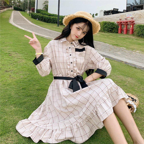 Rochie de dama moderna in carouri - model decupat