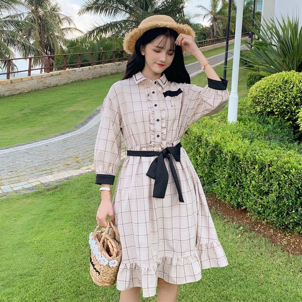 Rochie de dama moderna in carouri - model decupat