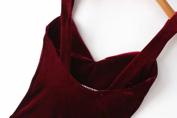 Body de dama actual din catifea in rosu