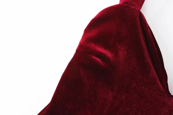 Body de dama actual din catifea in rosu