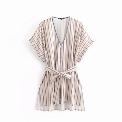 Cămașă de damă în dungi cu decolteu în V și mâneci scurte