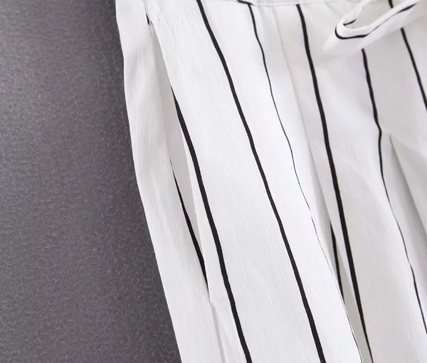 Pantaloni de damă în dungi cu centură în talie