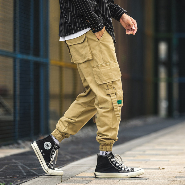 Pantaloni casual barbatesti in trei culori cu buzunare si cravate