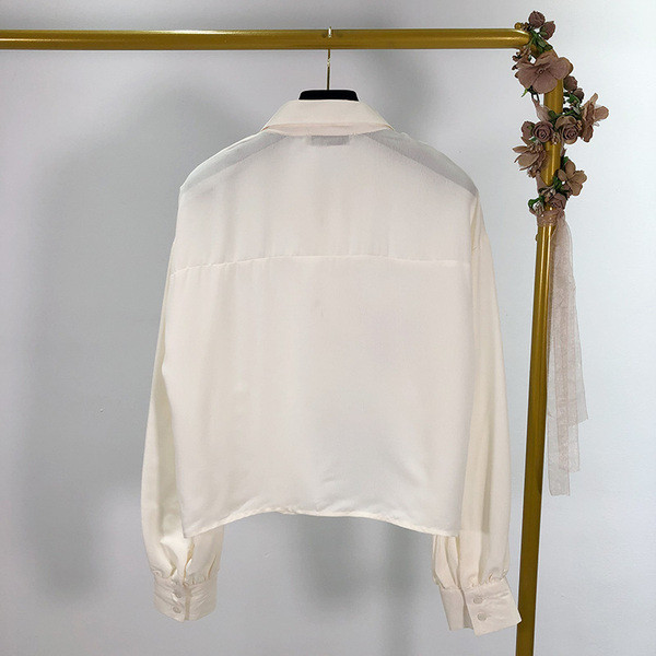 Cămașă de damă cu mânecă lungă, albă, cu aplicație