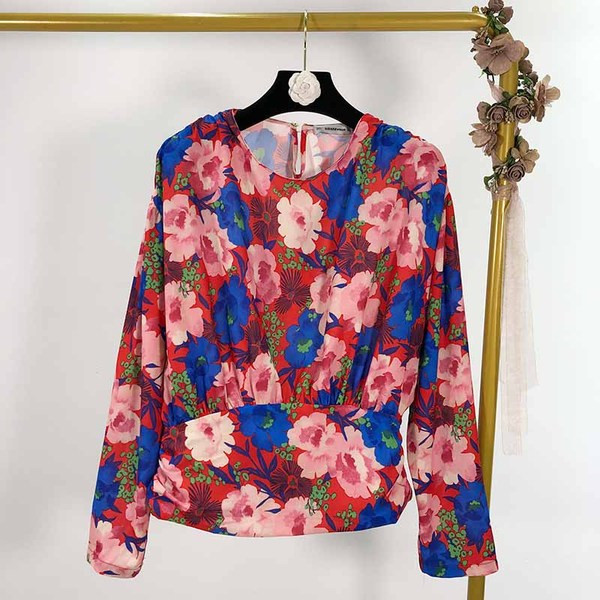 Bluză de damă cu mâneci lungi sau pantaloni cu talie înaltă