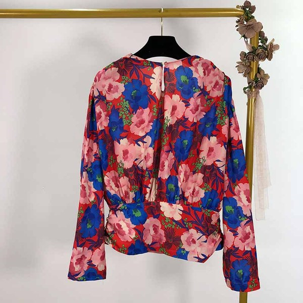 Bluză de damă cu mâneci lungi sau pantaloni cu talie înaltă