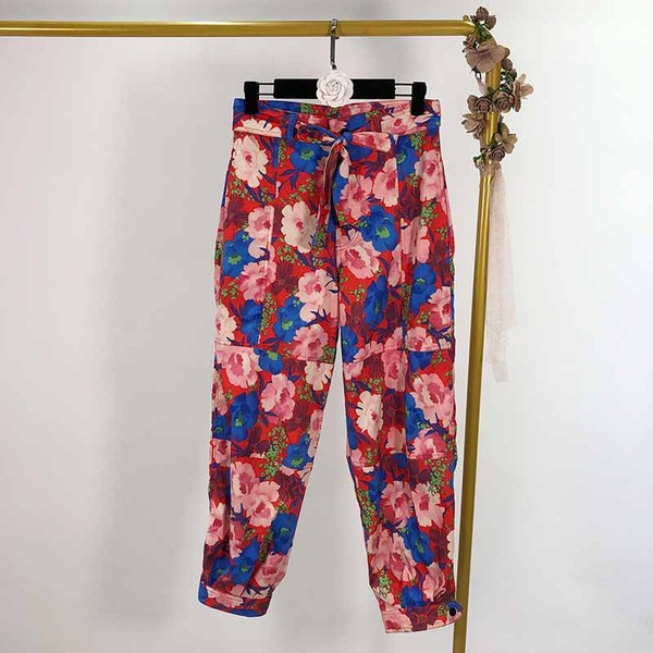 Bluză de damă cu mâneci lungi sau pantaloni cu talie înaltă