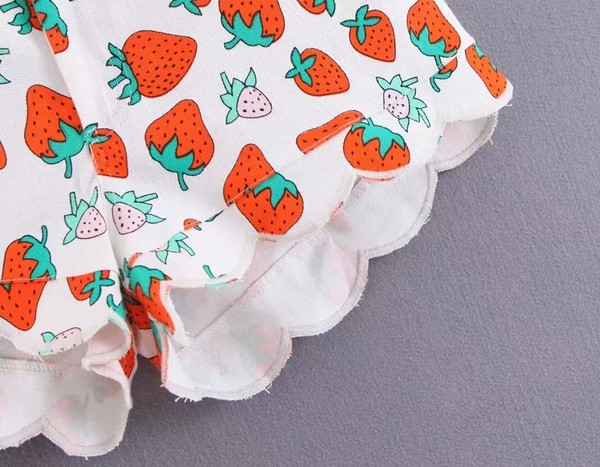 Pantaloni scurți de damă cu talie înaltă și model colorat