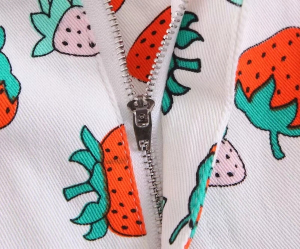 Pantaloni scurți de damă cu talie înaltă și model colorat