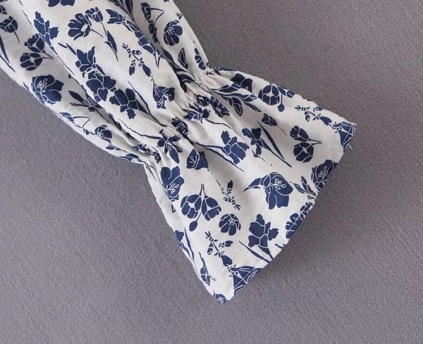 Bluză de damă modernă cu umerii goi și mâneci lotus