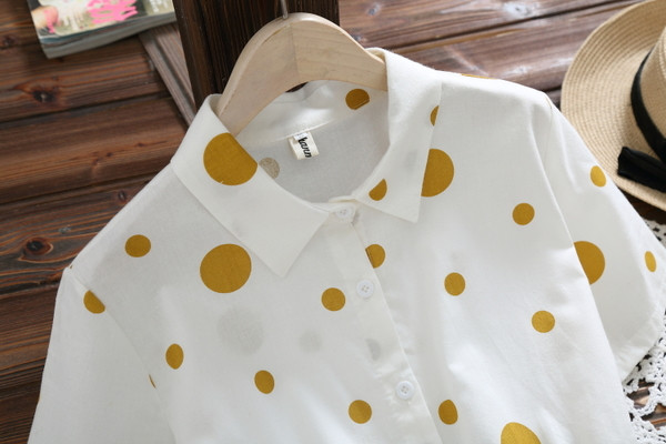 Modern, fehér, pöttyös női ruha