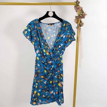 Rochie de damă cu decolteu în V adânc și mâneci scurte