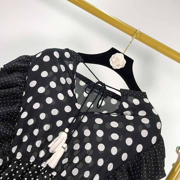 Fekete pöttyös női ruha - szabású modell