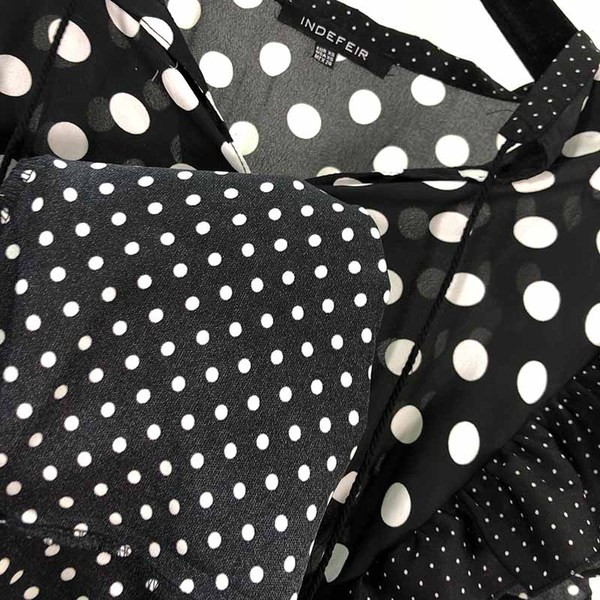 Fekete pöttyös női ruha - szabású modell