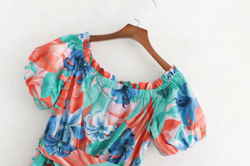 Rochie de dama cu model floral si maneci scurte