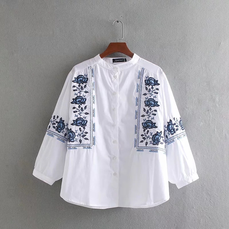 Női ing színes fehér hímzéssel