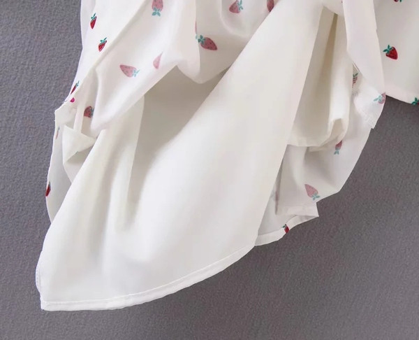 Rochie casual de dama cu decolteu O si model in alb si negru