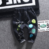 Modern, rátéttel ellátott gyerekfarmer fiúknak