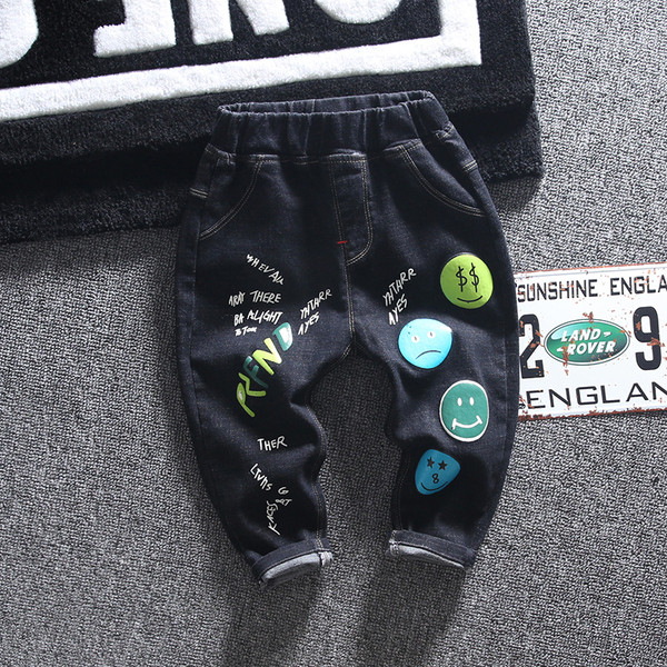 Modern, rátéttel ellátott gyerekfarmer fiúknak