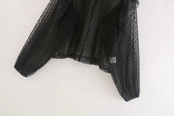 Bluză de damă modernă cu buline de culoare neagră