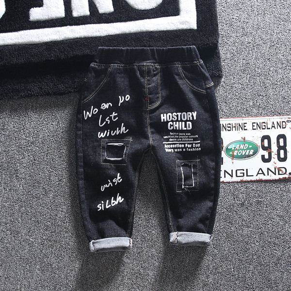 Fekete színű, feliratos gyerekfarmer - fiúknak