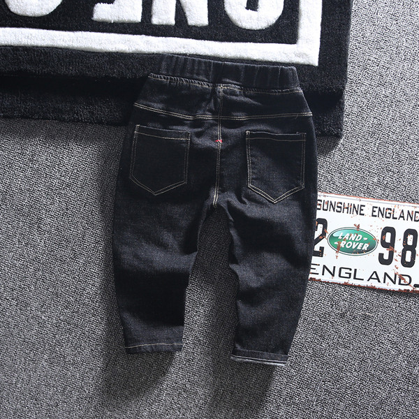 Fekete színű, feliratos gyerekfarmer - fiúknak