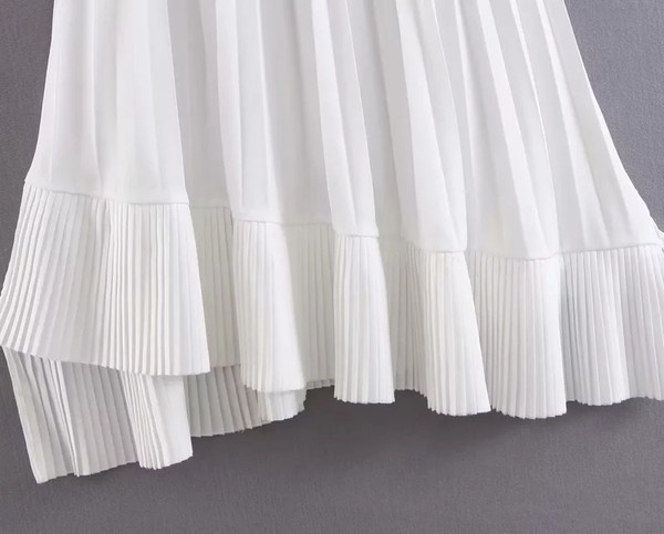 Fusta de dama plisata cu talie elastica in culoarea alba