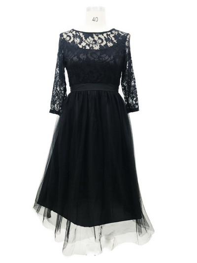 Rochie elegantă de damă cu mâneci lungi și dantelă de culoare neagră